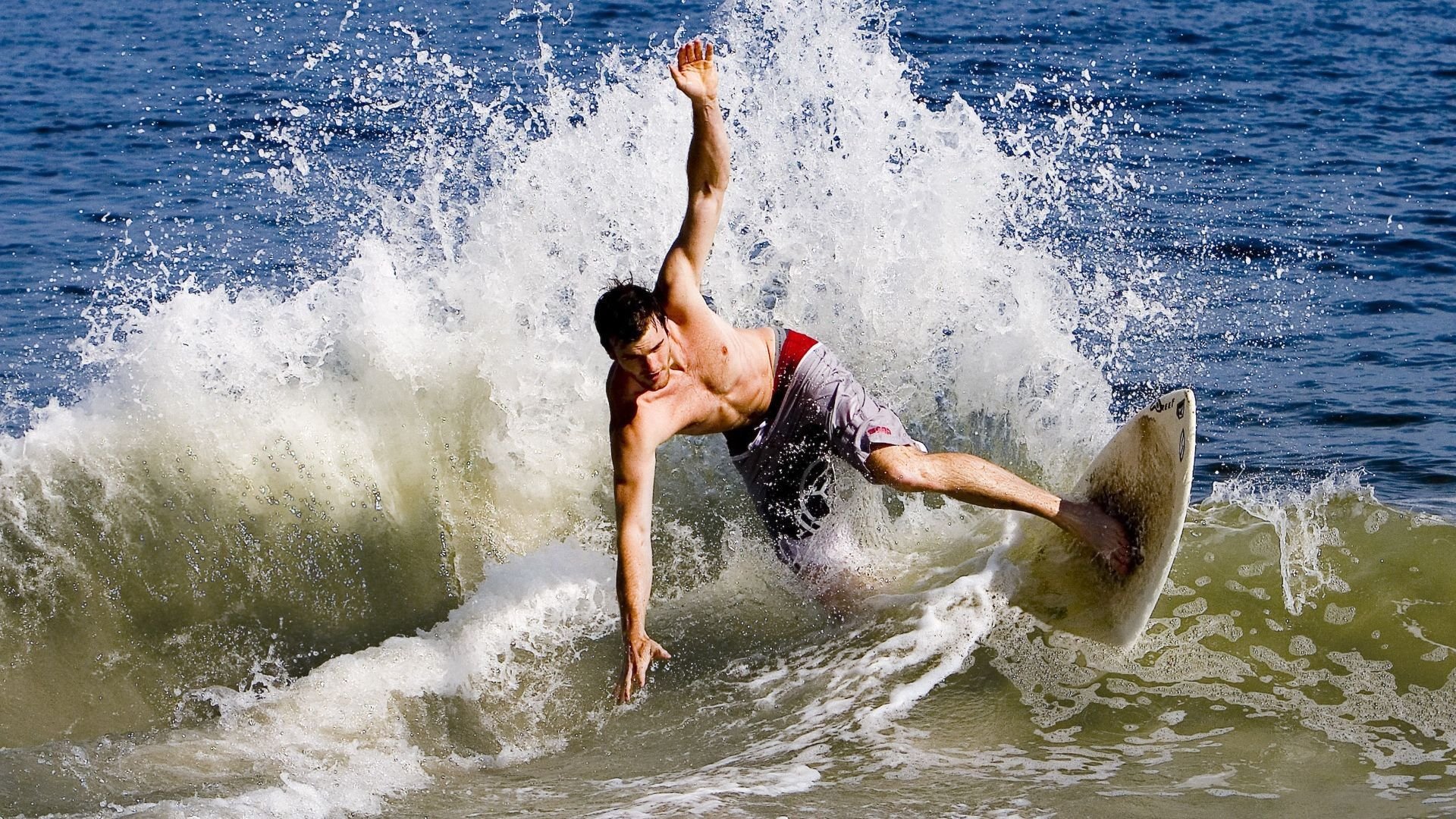 冰雪赛事：滑雪分站赛提前开启冬季赛季热身，滑雪比赛赛道